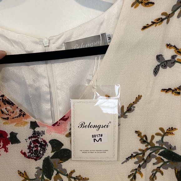 Belongsci White Floral Vneck Bell Sleeve Shift Dress - Picture 5 of 9